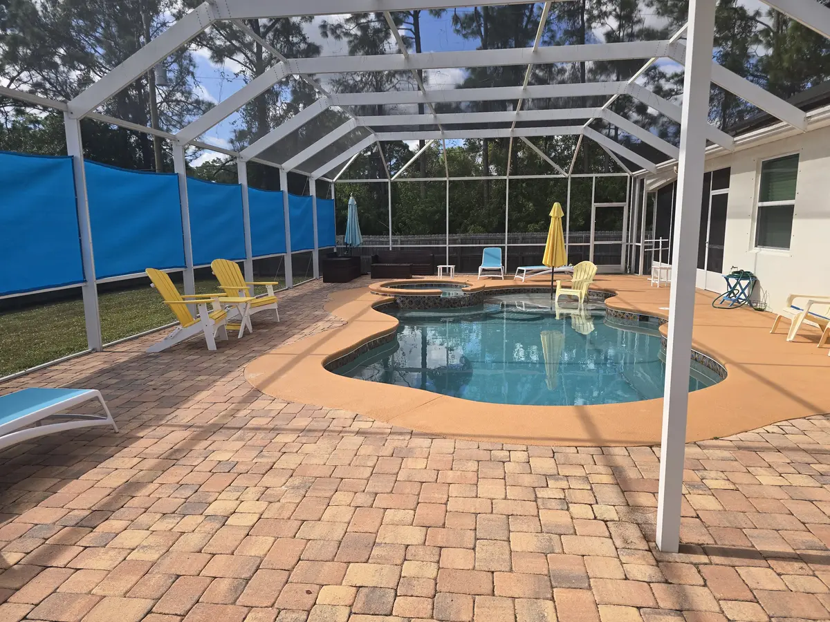Full coverage privacy panels for complete Sarasota pool cage enclosure